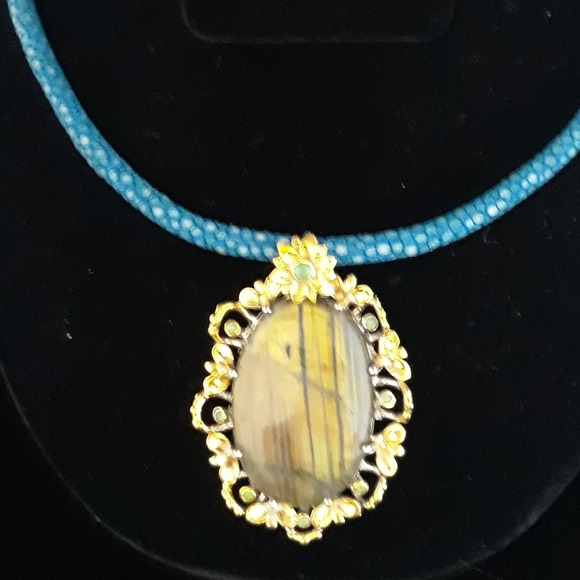 NEW! Handcrafted Labradorite and Stingray Necklace - Picture 3 of 15